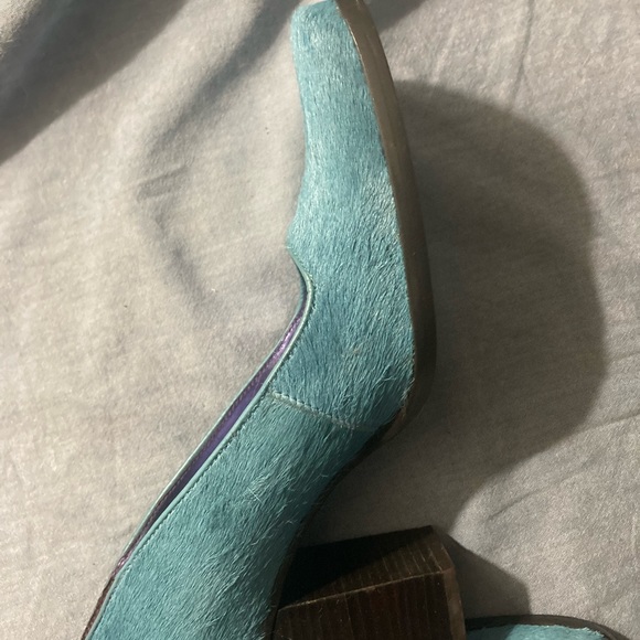 Beautiful Shoes - Picture 3 of 5